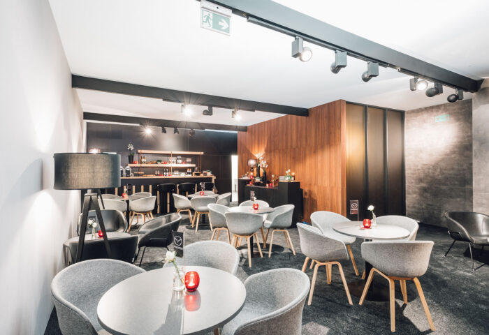 Hotel-Restaurant-Bar-Café-Hospitality-Interieurarchitectuur-A-Mazda-Lounge-6